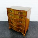 Reproduction mahogany serpentine chest with two short and four graduating long drawers, 98 x 78cm