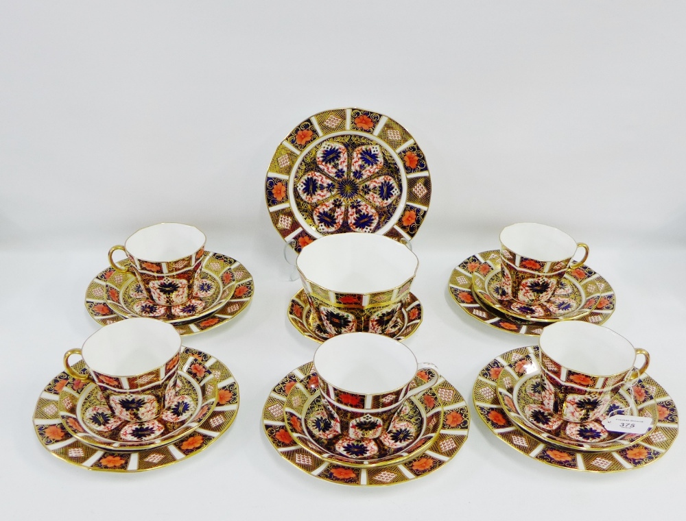 Royal Crown Derby 'Imari' patterned teaset, comprising five large fluted cups, six saucers, six side