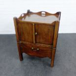 Georgian mahogany commode, with tray top over pair of cupboard doors with pullout potty drawer, 74 x
