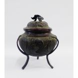 Chinese bronzed tripod censor and cover, the lid with the handle in the form of a bat, it has a