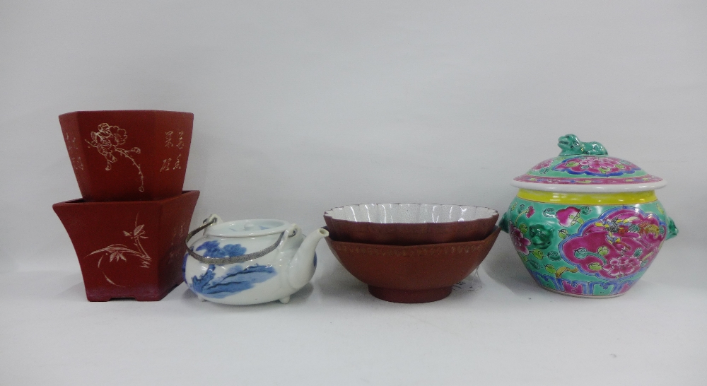 Mixed lot of Chinese and Japanese ceramics to include two craquelure dishes, a blue and white