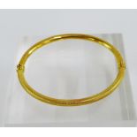 18 carat gold bangle, stamped 750