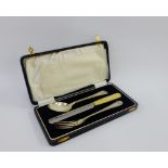 Chid's silver cutlery set, Birmingham 1928, in fitted case (3)