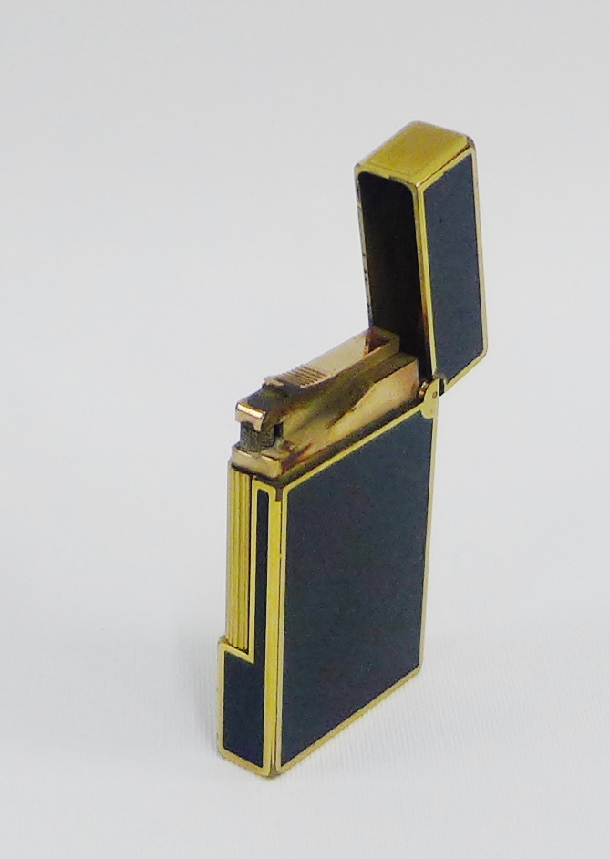 St DuPont gilt metal and lacque de chine lighter, No 9JDL57, 6cm high