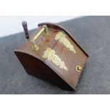 Mahogany and brass mounted purdonium, complete with shovel, 32 x 30cm