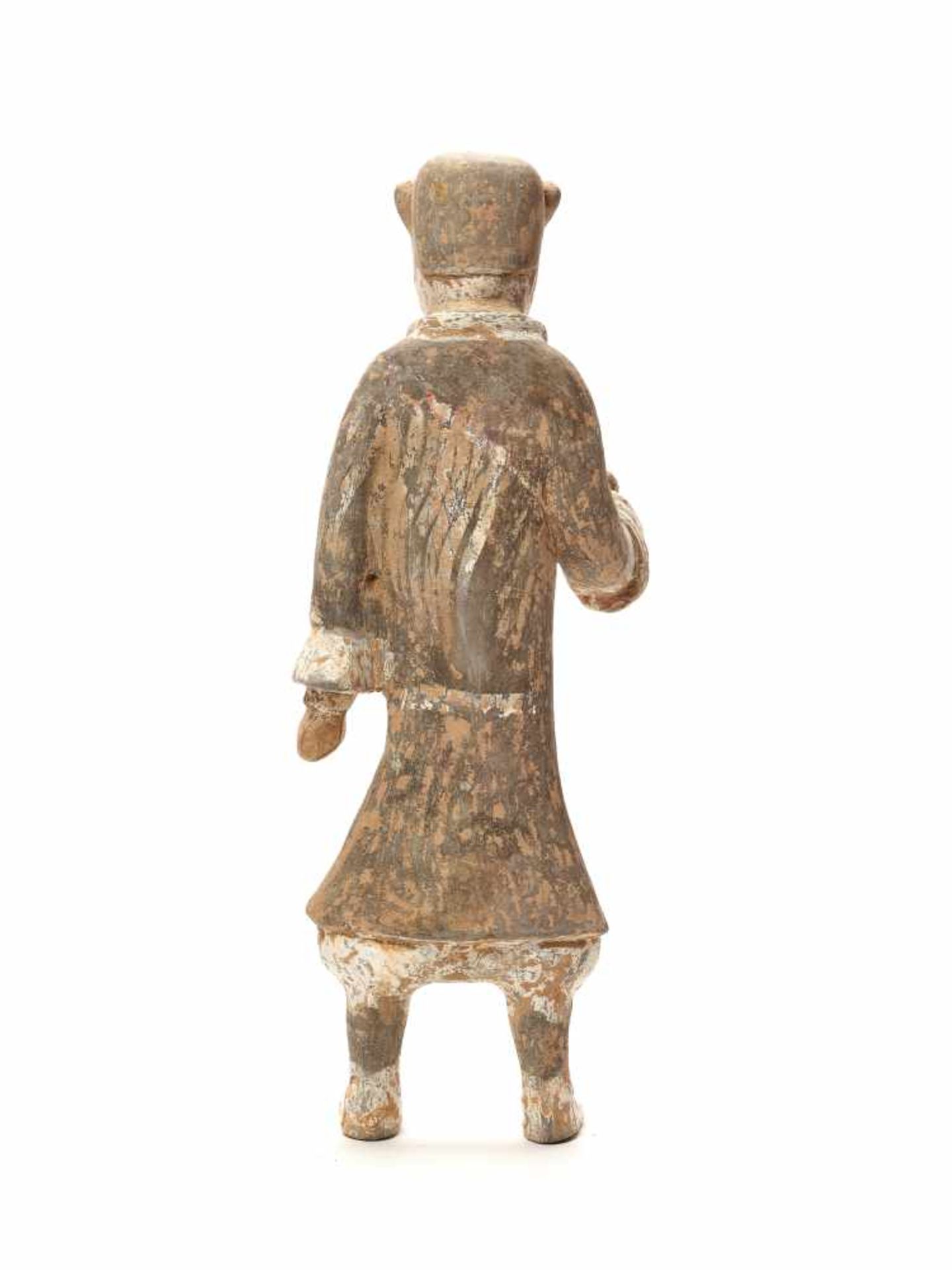 A LARGE HAN DYNASTY TERRACOTTA GUARDSMAN Terracotta with original painingChina, early Western Han - Image 5 of 5