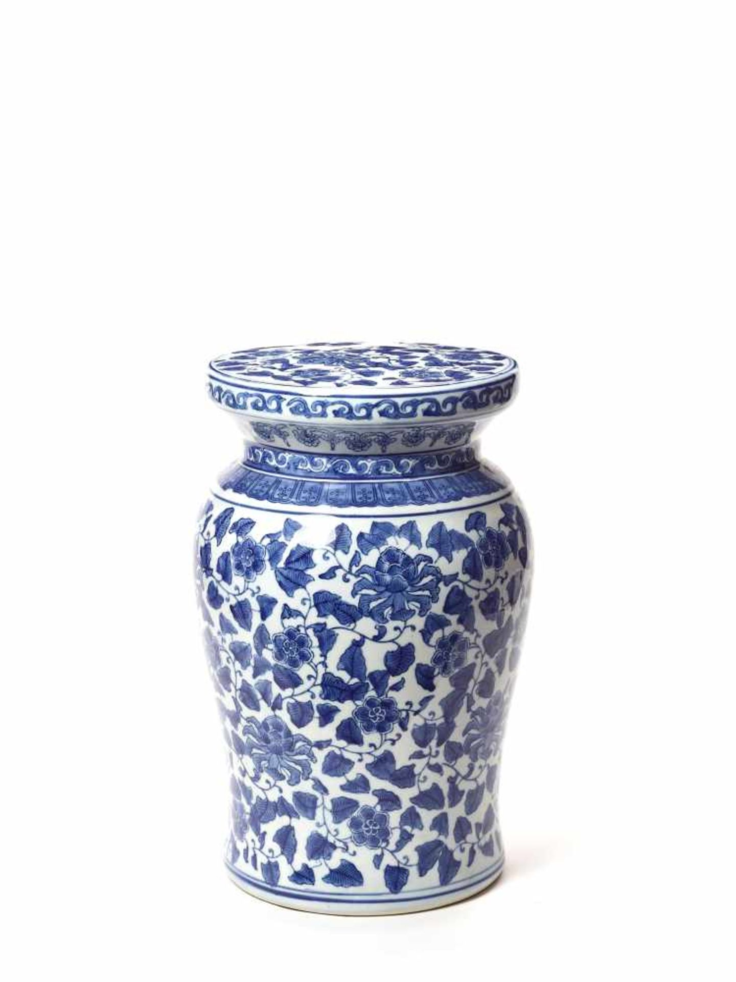 A BLUE AND WHITE PORCELAIN GARDEN STOOL, 20th CENTURYDelicately painted with a circumferential