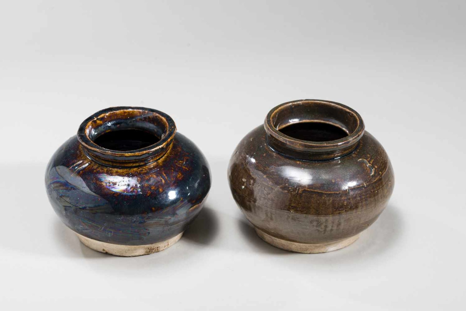 TWO GLAZED POTS – PRESUMABLY TANG DYNASTYGlazed ceramicChina, Tang dynasty (618 - 907) or later - Image 3 of 7