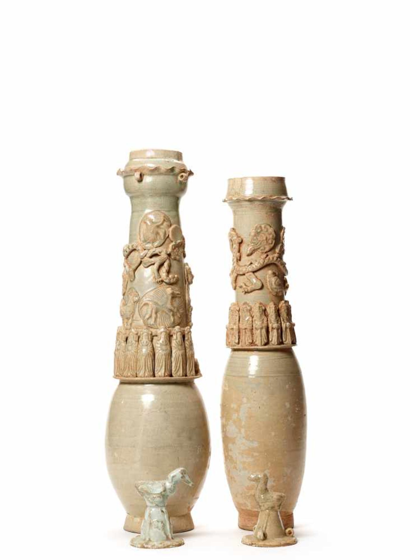 A PAIR OF LARGE CELADON-GLAZED URNS WITH COVERS, SONG DYNASTYBoth vessels with dragons, dignities - Image 4 of 4
