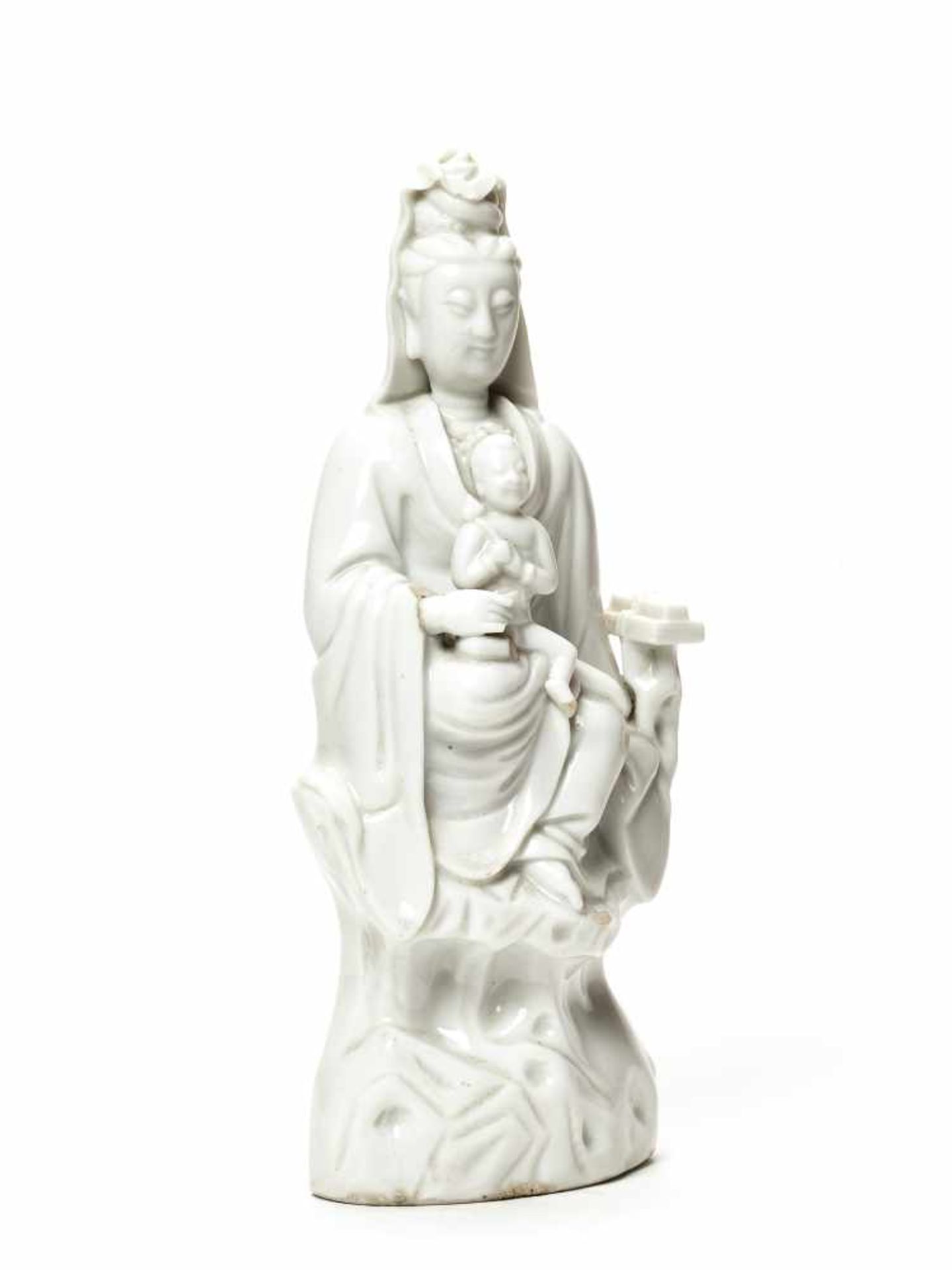 CHILDBEARING GUANYINBlanc-de-Chine porcelainChina, late QingThe Buddhist bodhisattva - Bild 4 aus 4