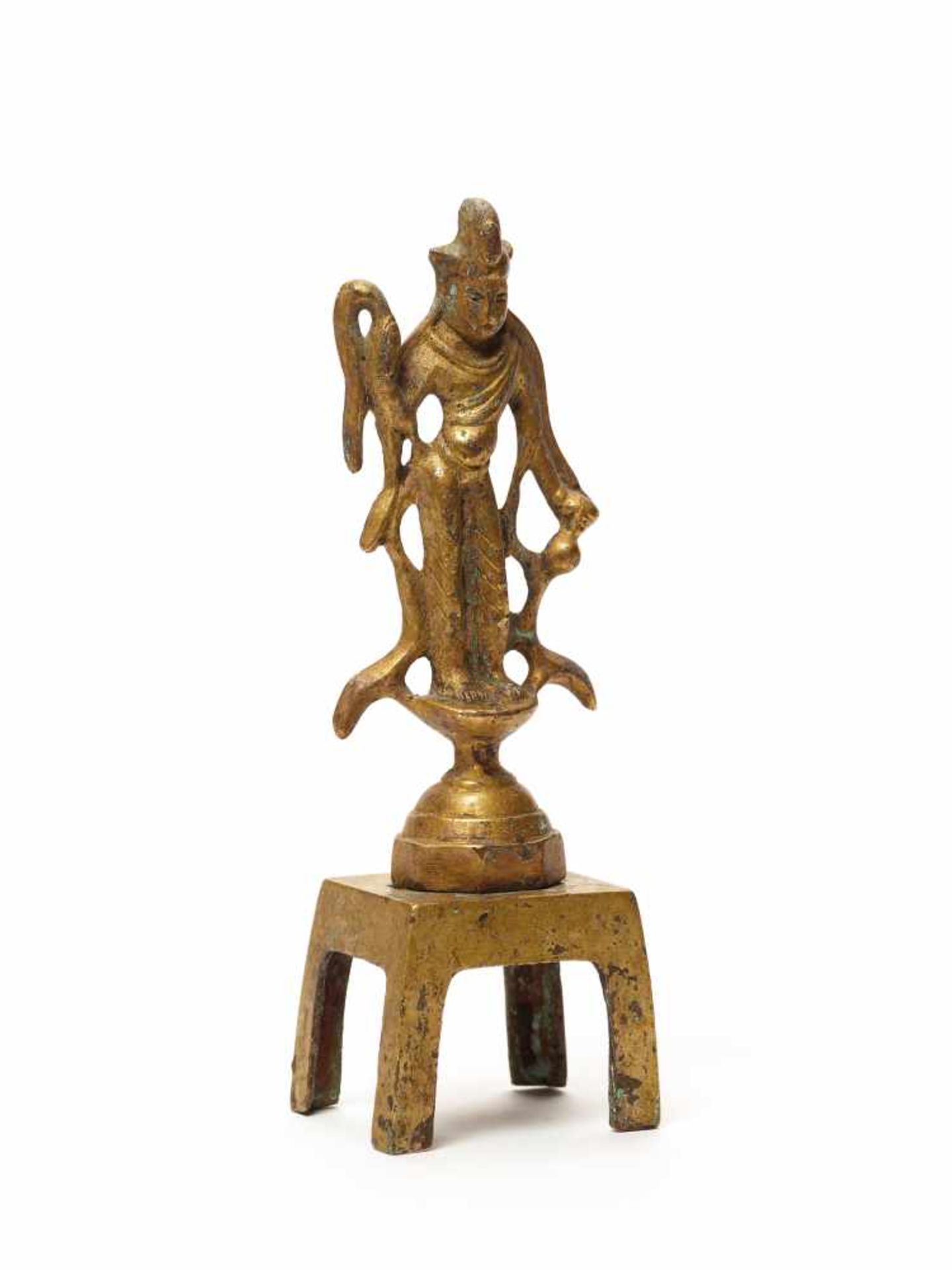 A TANG DYNASTY FIRE-GILT BRONZE GUANYIN WITH MATCHING STANDThe fine bronze with well-preserved - Bild 5 aus 5