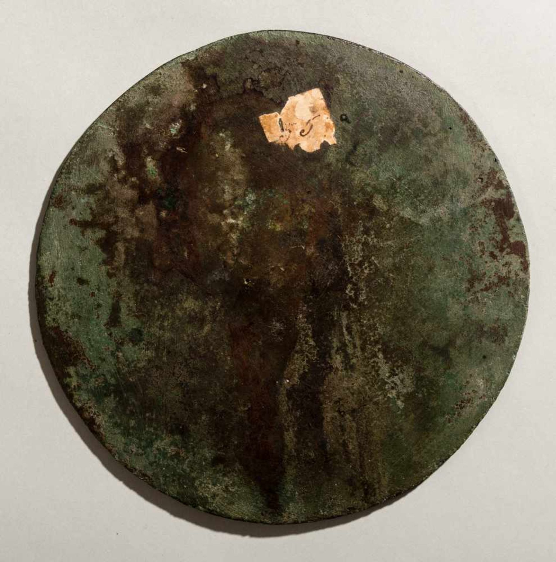 MIRROR WITH FLORAL DECORATIONSBronzeChina, possibly Song dynasty (960-1279)Large, circular mirror - Image 2 of 2