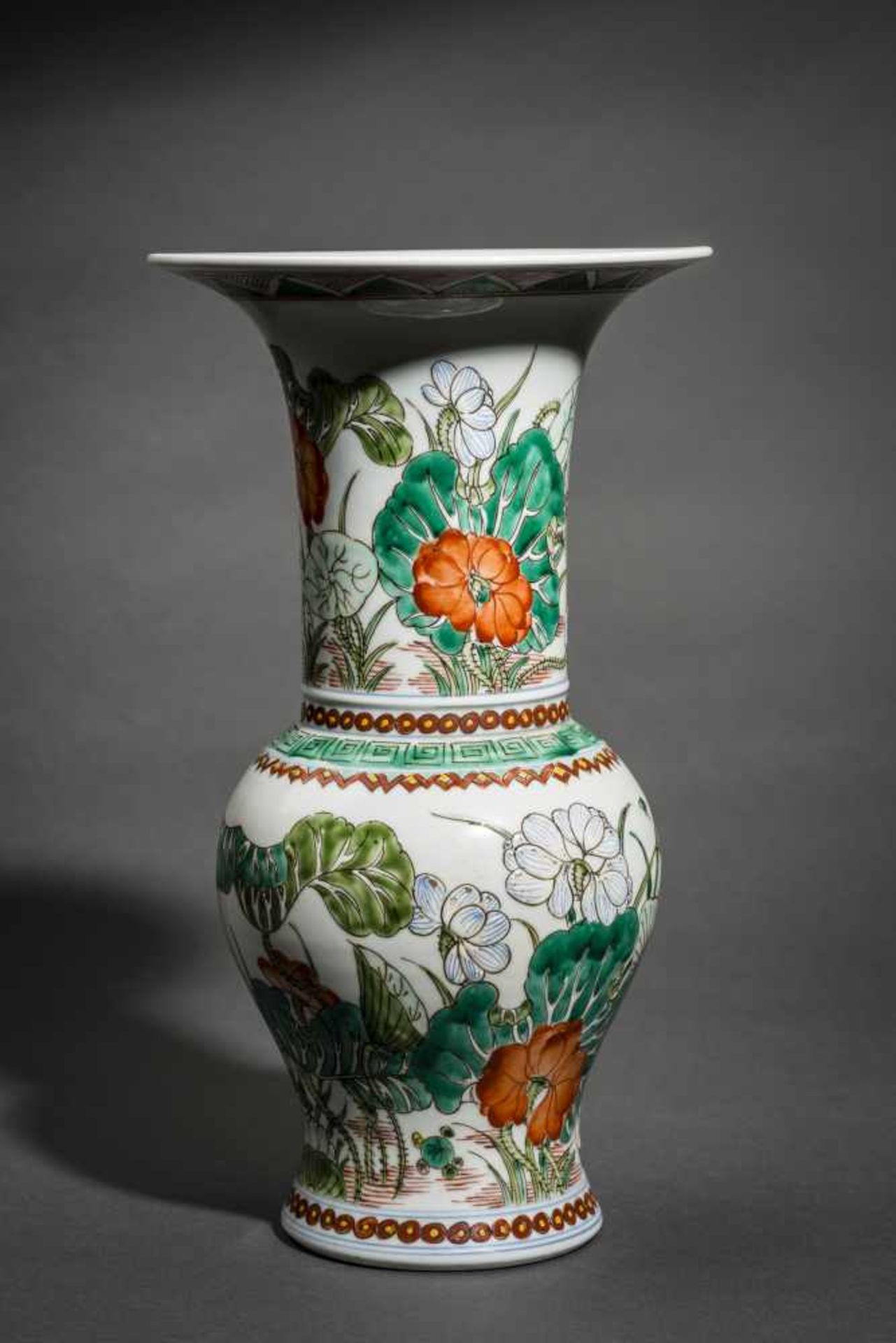 VASE WITH LOTUS AND SMALL CRANESPorcelain with enamel pain China Baluster-shaped with particularly - Image 4 of 5