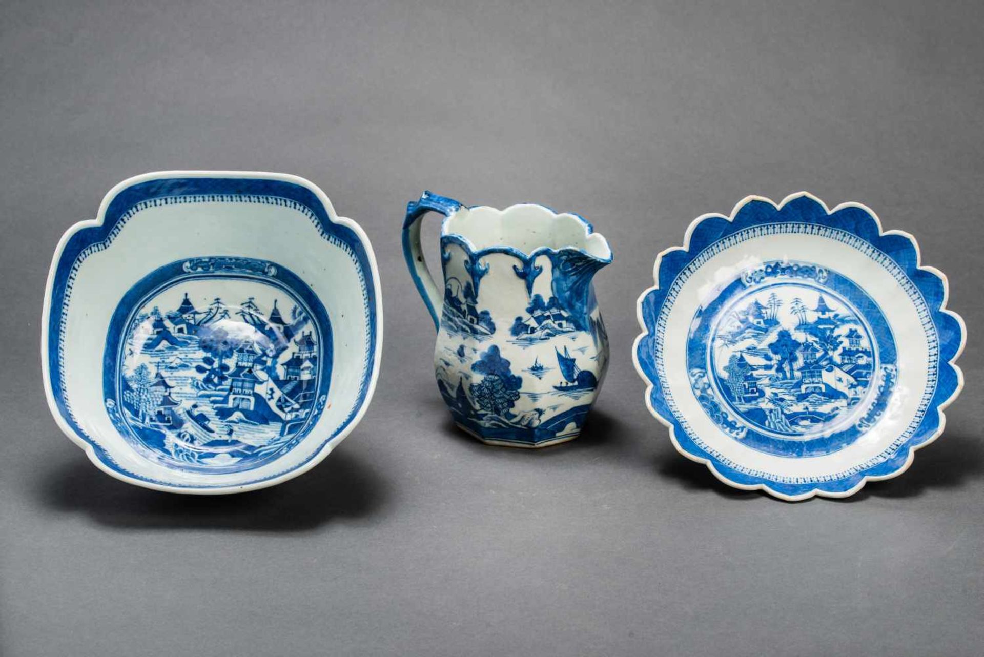 TWO DEEP BOWLS AND A MATCHING PITCHERBlue and white porcelain China, Qing dynasty, 19th cent. Two