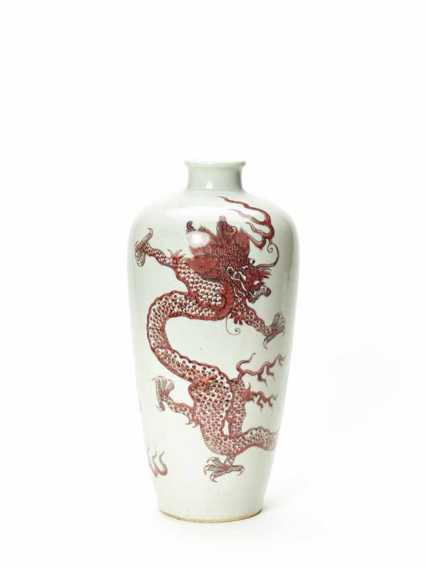 A PORCELAIN MEIPING VASE WITH DRAGON, QING DYNASTYPorcelainChina, Qing dynastyThe porcelain ‘ - Bild 2 aus 4