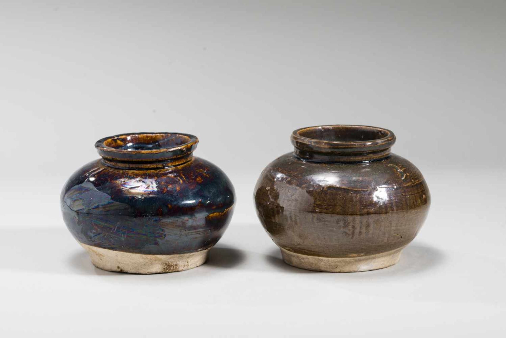 TWO GLAZED POTS – PRESUMABLY TANG DYNASTYGlazed ceramicChina, Tang dynasty (618 - 907) or later - Image 2 of 7