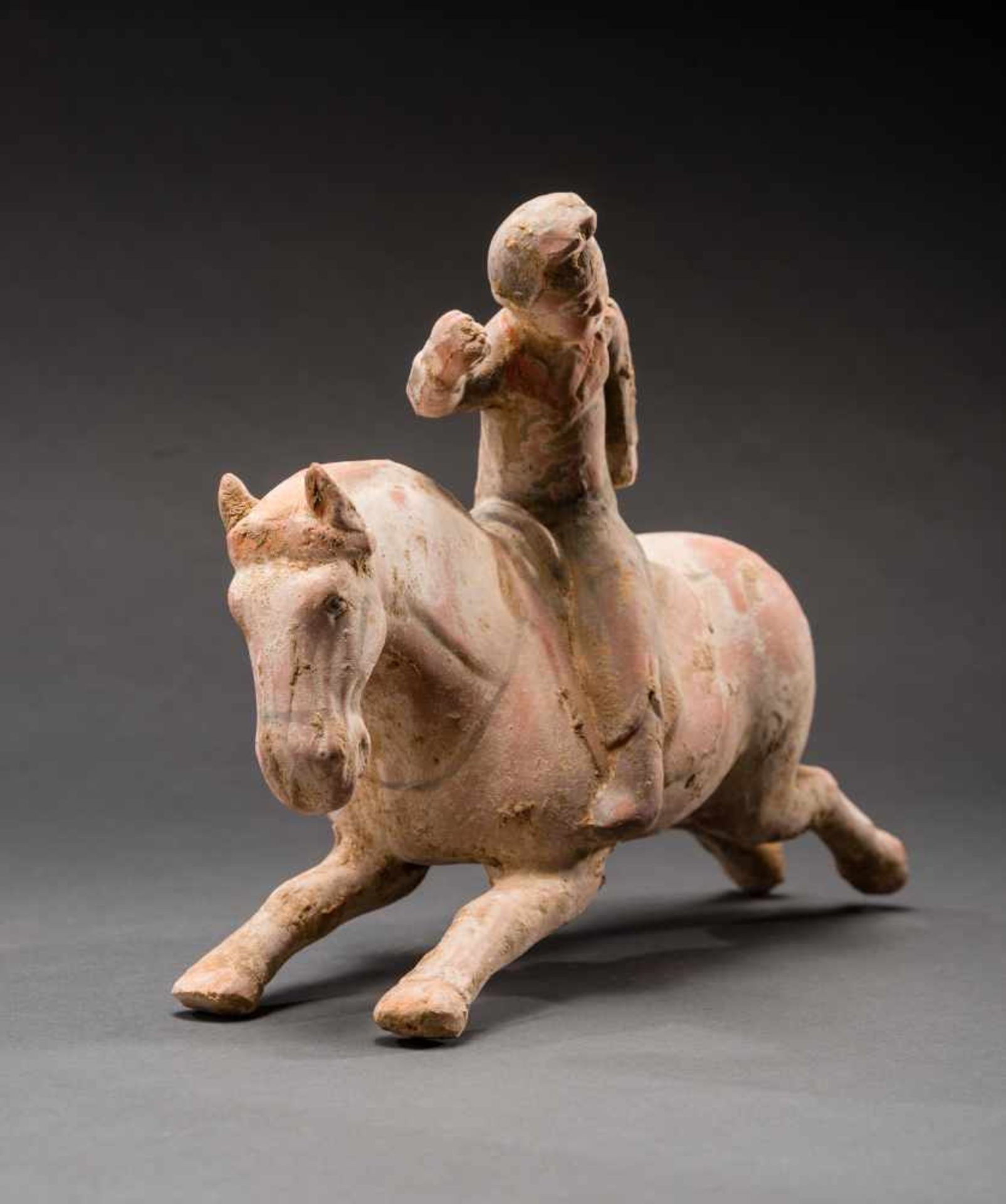 RUNNING HORSE WITH FEMALE POLO PLAYERTerracotta with remnants of original paintingChina, Tang - Bild 2 aus 6