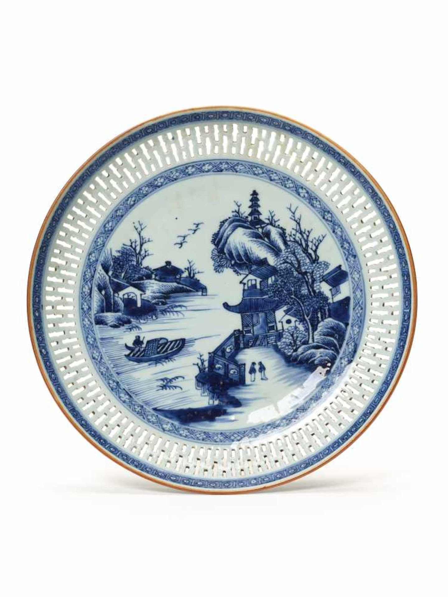 AN OPENWORK BLUE AND WHITE ‘LANDSCAPE’ EXPORT PORCELAIN PLATE, QING DYNASTYDelicately painted in