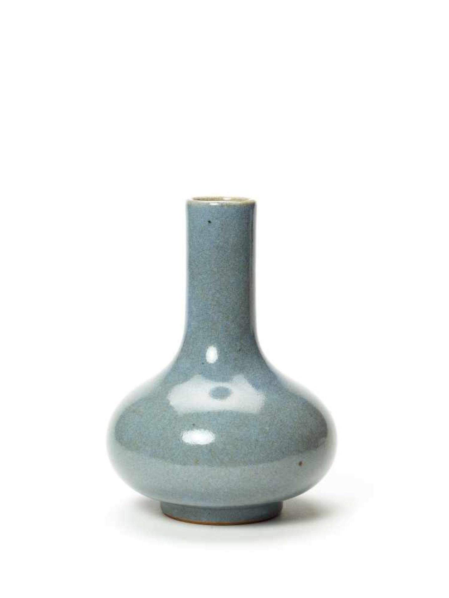 A PORCELAIN MOTTLED BLUE GLAZED VASE, QING DYNASTYPorcelainChina, Qing dynastyThe vase with a