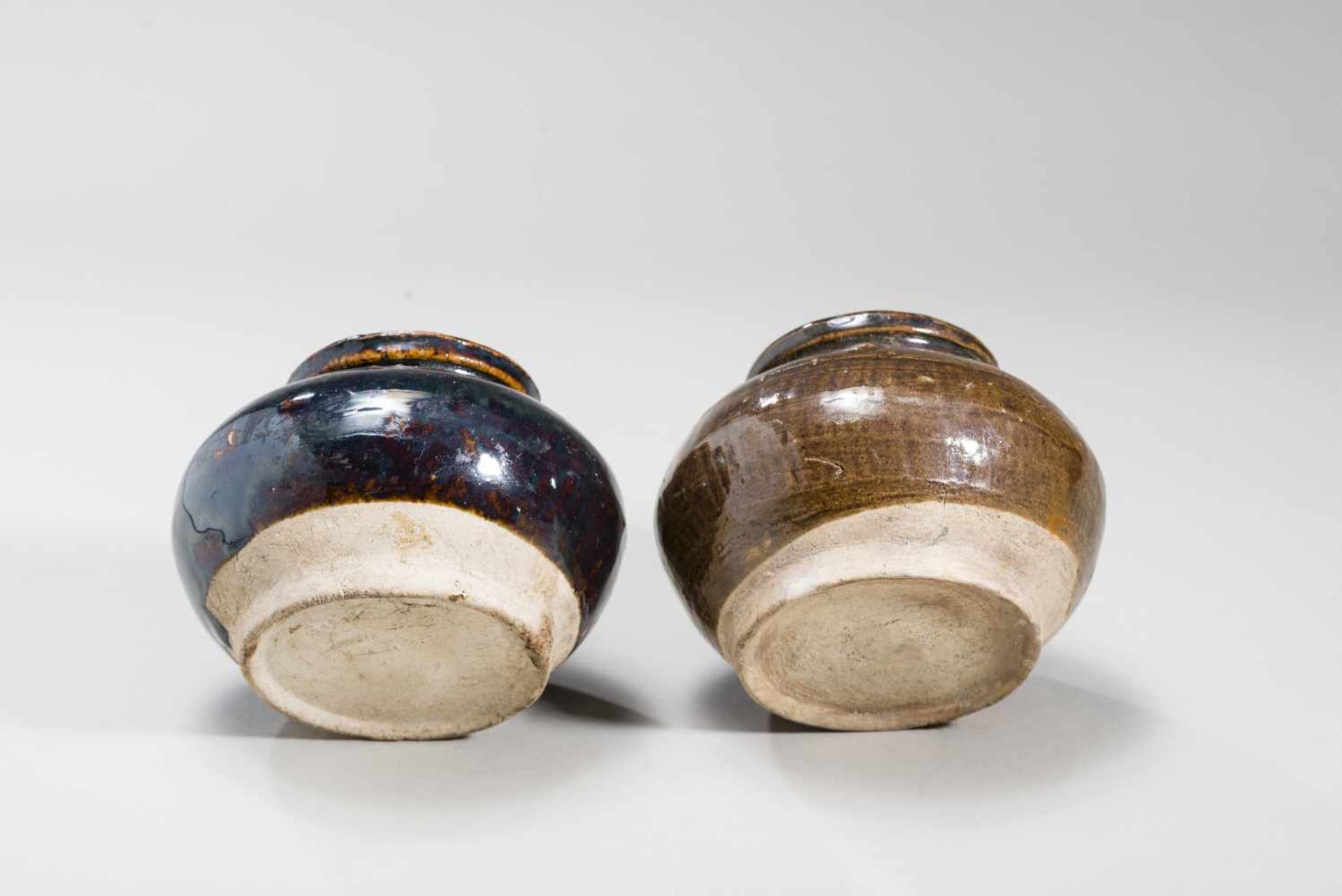 TWO GLAZED POTS – PRESUMABLY TANG DYNASTYGlazed ceramicChina, Tang dynasty (618 - 907) or later - Image 7 of 7