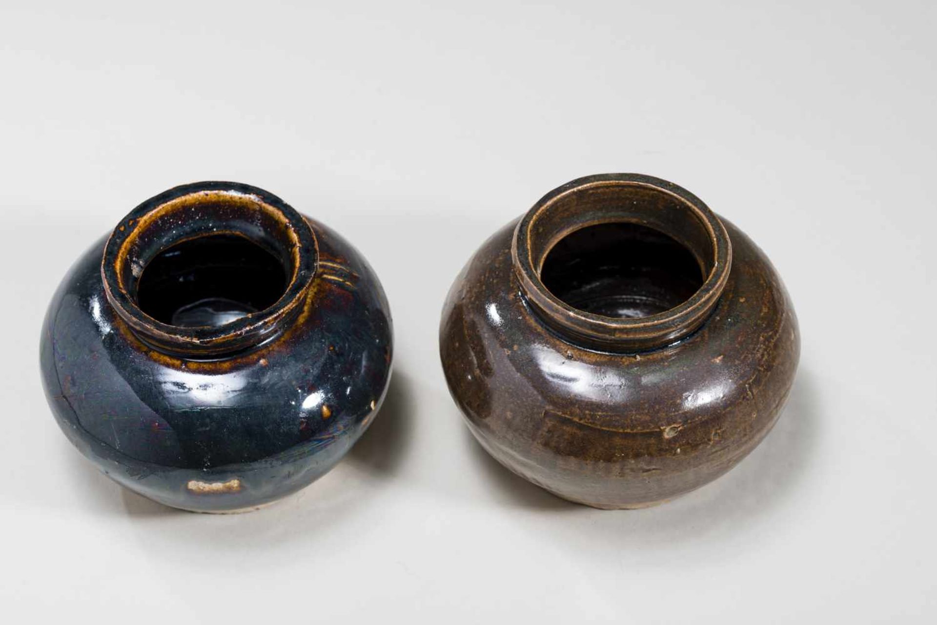 TWO GLAZED POTS – PRESUMABLY TANG DYNASTYGlazed ceramicChina, Tang dynasty (618 - 907) or later - Image 5 of 7