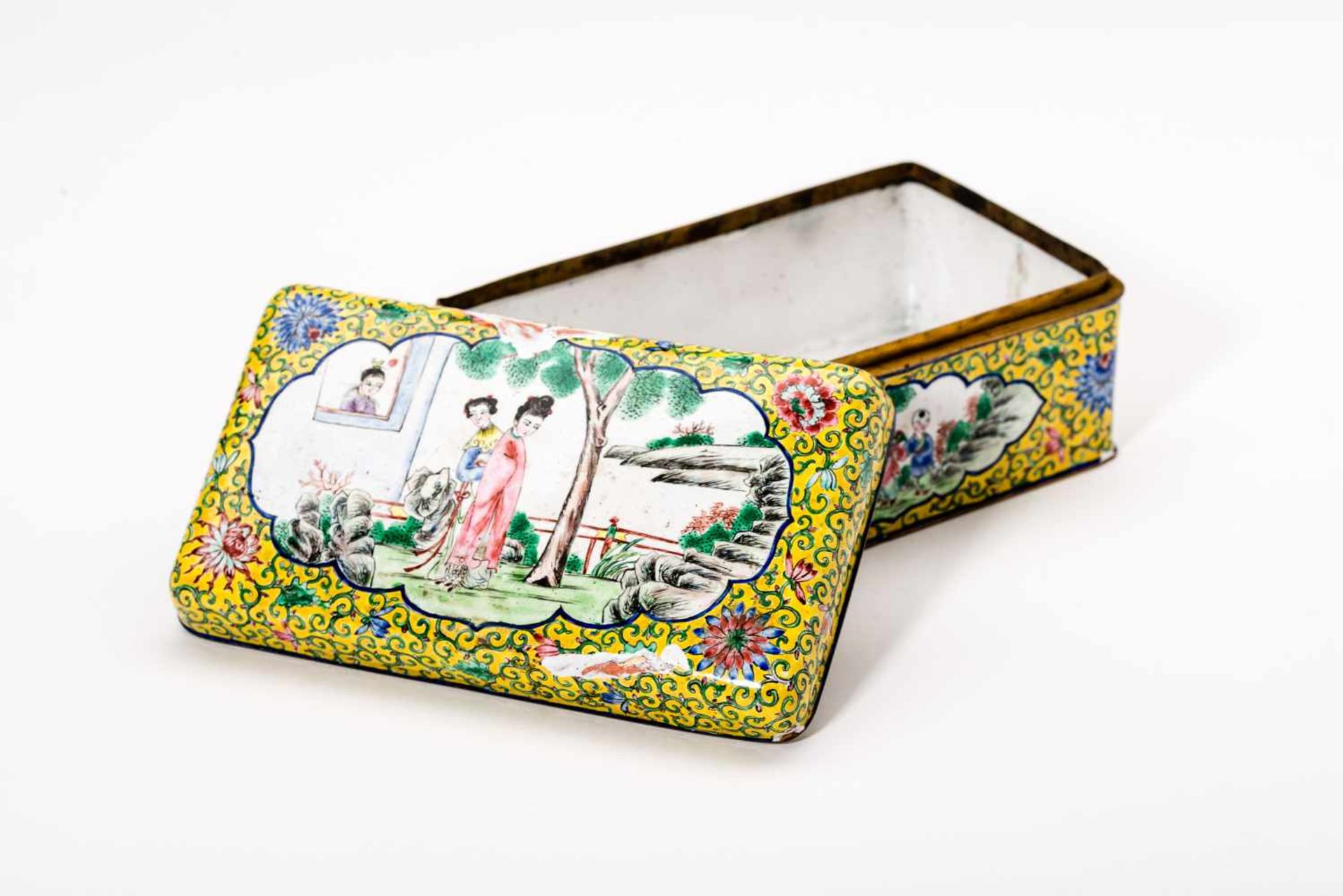 CANTON ENAMEL TEA CADDYCanton enamel China, Qing Dynasty With figural depictions of court ladies and - Bild 8 aus 8