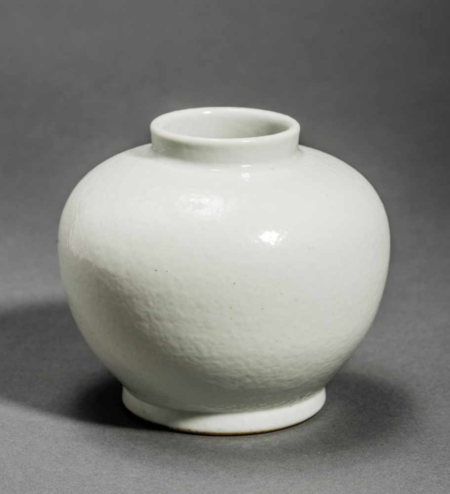 A SMALL PORCELAIN POT WITH WHITE GLAZEPorcelainChina, Republic period (1912-1949) or