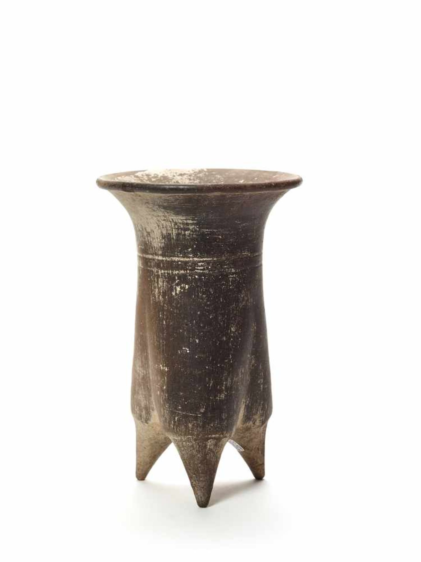 A CHINESE NEOLITHIC BLACK POTTERY TRIPOD VESSEL, 2200-1600 BCCeramic China, lower Xiajiadian