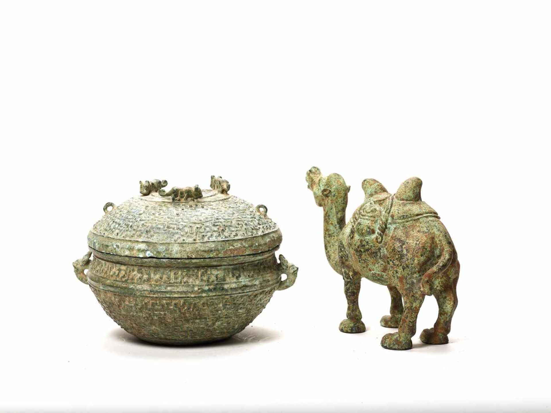 A TANG-STYLE BRONZE CAMEL AND A WARRING STATES BRONZE VESSSEL WITH COVERBronzeChina, style of Tang - Image 3 of 4