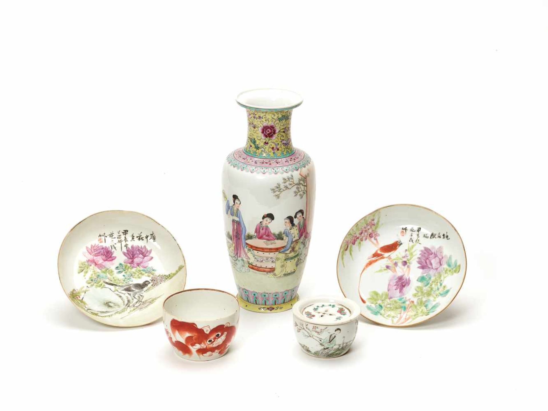 A GROUP OF CHINESE PORCELAIN OBJECTS, REPUBLIC PERIODPorcelain, hand-paintedChina, Republic
