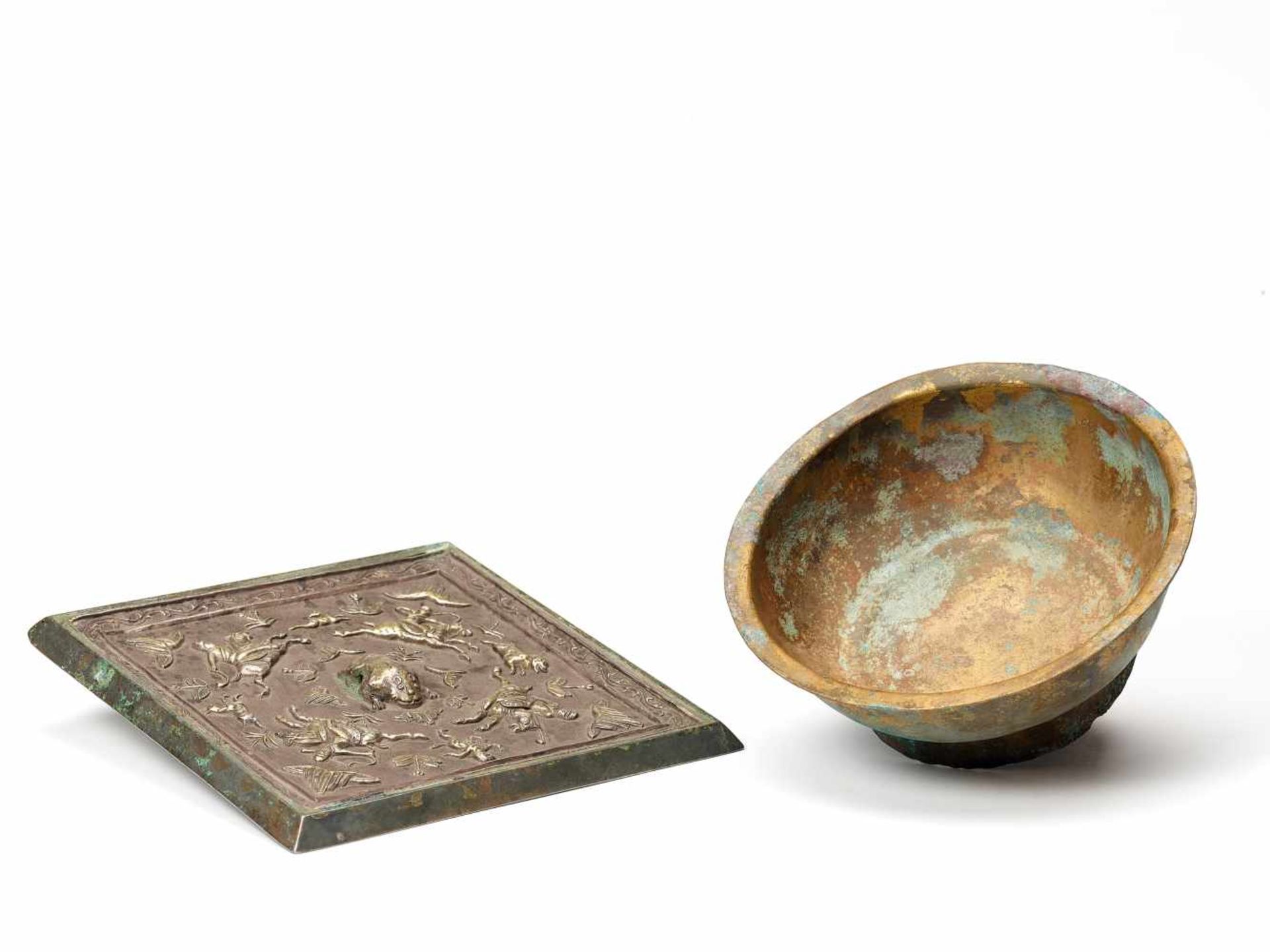 TWO BRONZE OBJECTSBronze, silverChina, Tang dynasty (618-907), Qing dynasty (1644-1912) or - Image 4 of 5