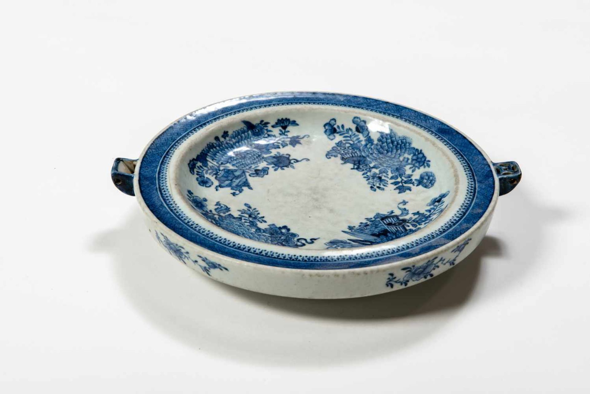 A BLUE AND WHITE WARMING BOWLBlue and white porcelainChina, Qing dynasty (1644-1912), 19th