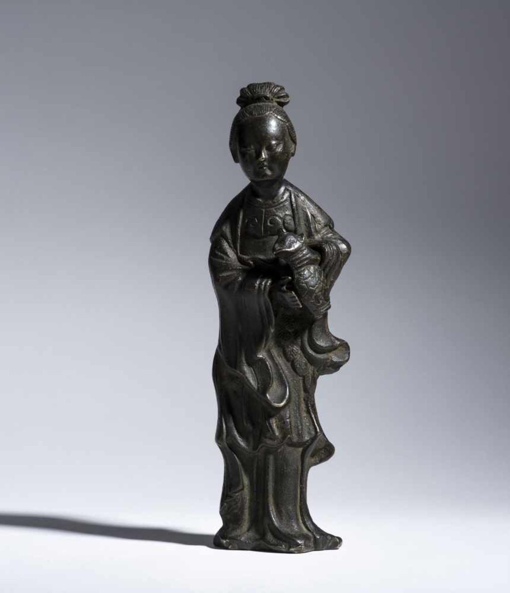 IMMORTAL WITH WATER JARBronzeChina, Qing dynasty, 19th centuryFine figure, possibly a fairy and an - Image 6 of 6