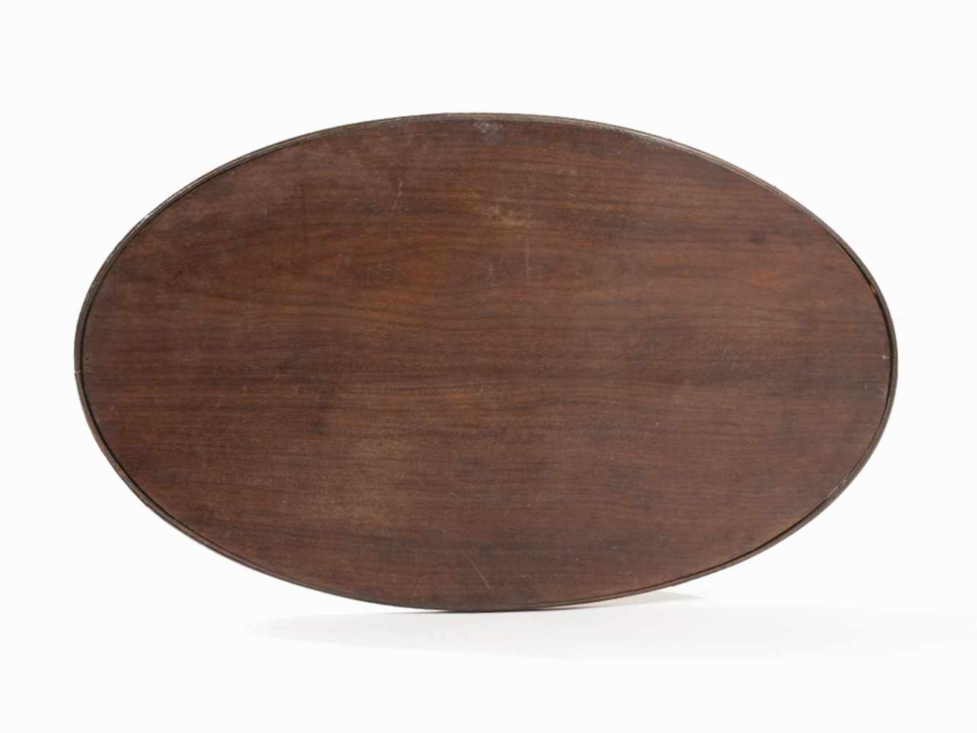 LARGE, OVAL WOODEN TRAY WITH MOTHEROF PEARL INLAYSWood, mother of pearl inlays China, 19th/early - Bild 2 aus 4