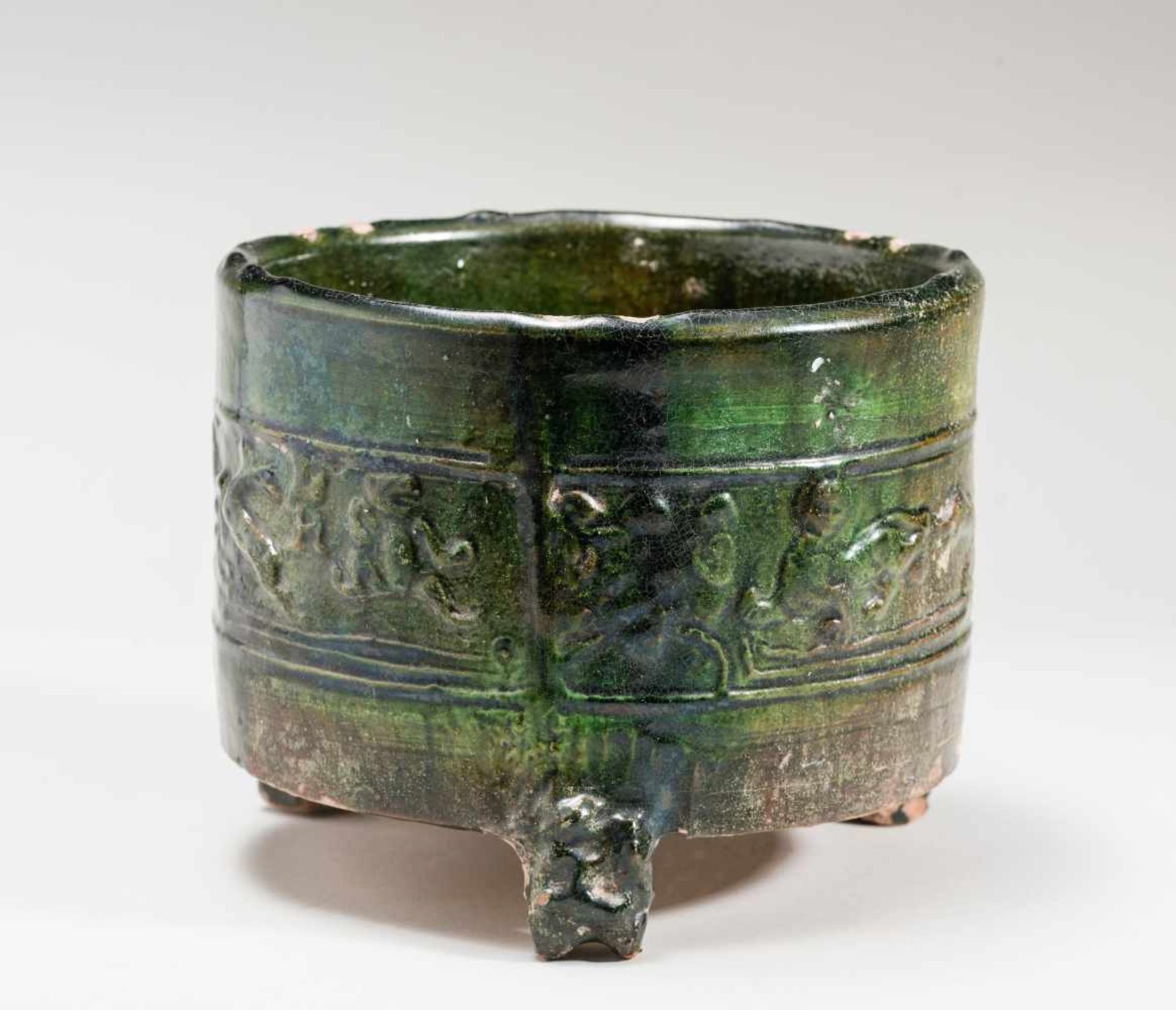 COSMETIC CONTAINERGlazed ceramic China, Han dynasty (206 BCE - 220 CE) Splendid, glazed vessel. It - Image 2 of 6