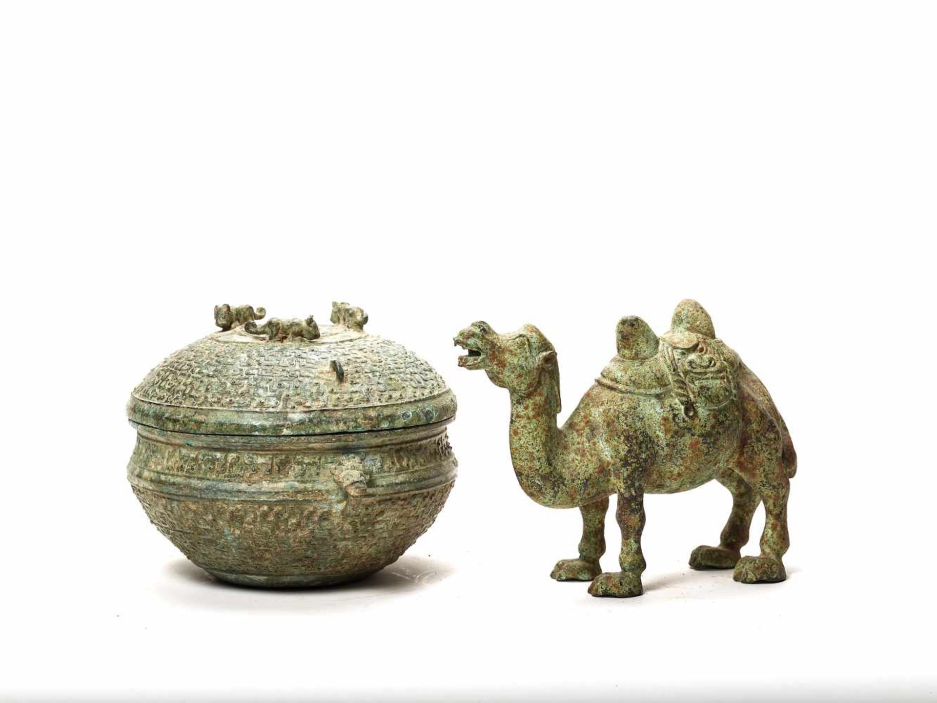 A TANG-STYLE BRONZE CAMEL AND A WARRING STATES BRONZE VESSSEL WITH COVERBronzeChina, style of Tang - Image 2 of 4