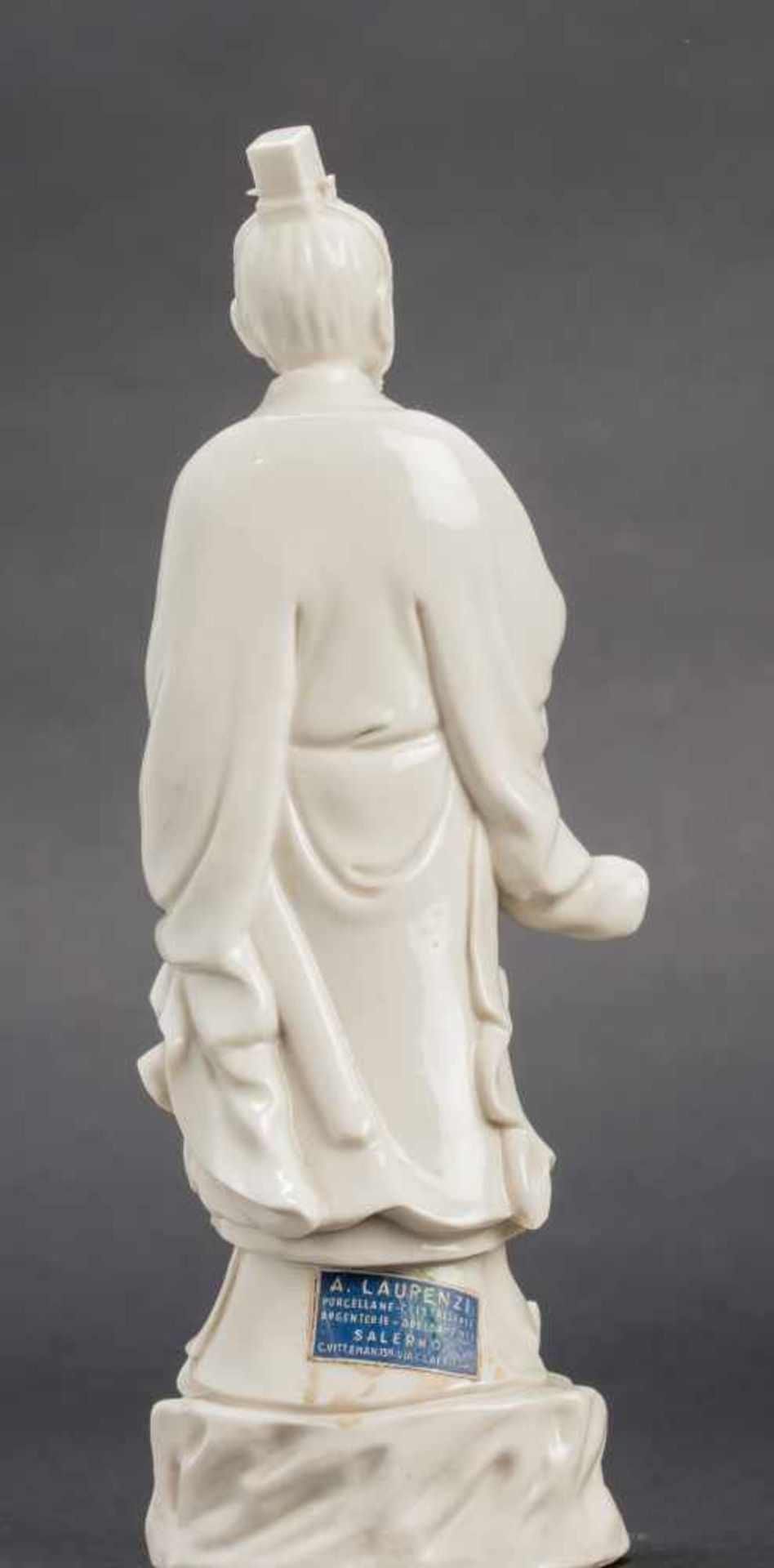 A DEHUA BLANC DE CHINE FIGURE OF A WARRIORPorcelainChina, late 19th to early 20th centuryFinely - Bild 4 aus 6