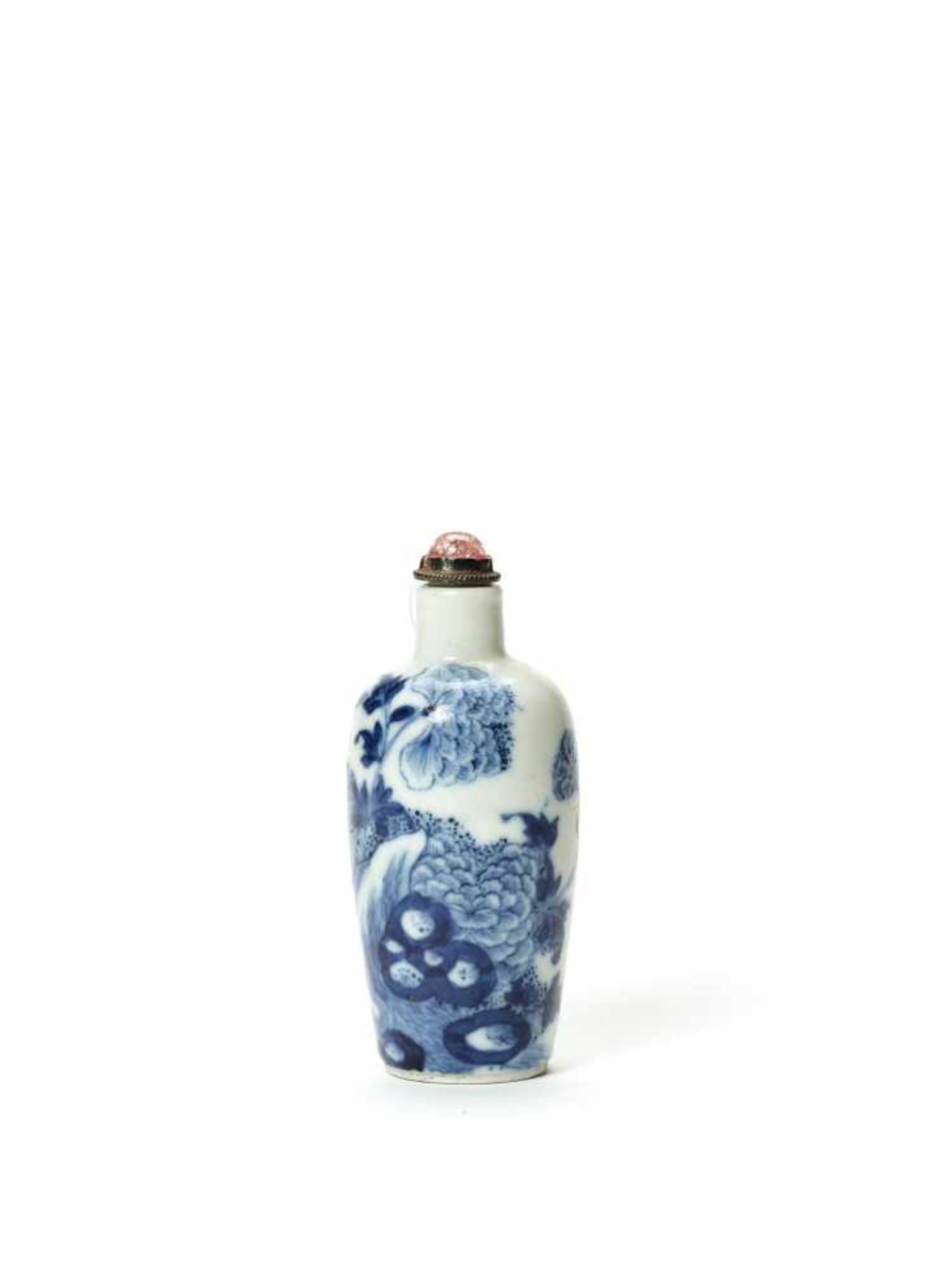 A DAOGUANG PERIOD BLUE AND WHITE ‘CHRYSANTHEMUM’ PORCELAIN SNUFF BOTTLEPorcelainChina, Daoguang