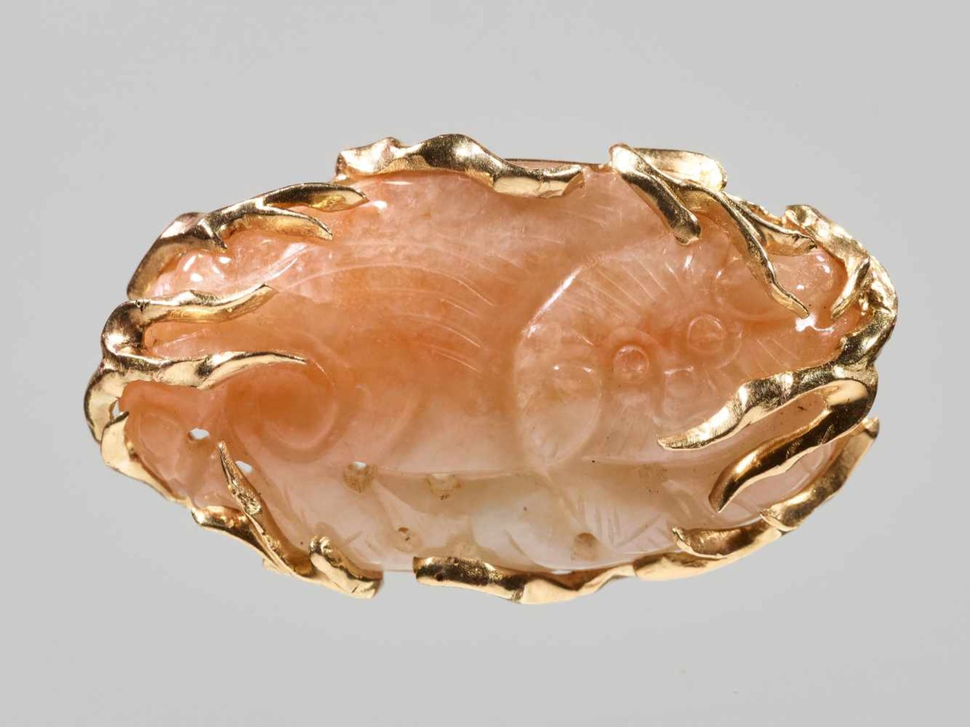 A RUSSET JADE 18 CARAT GOLD MOUNTED ‘TIBETAN DOG’ BROOCH, 20th CENTURYThe jade of even russet