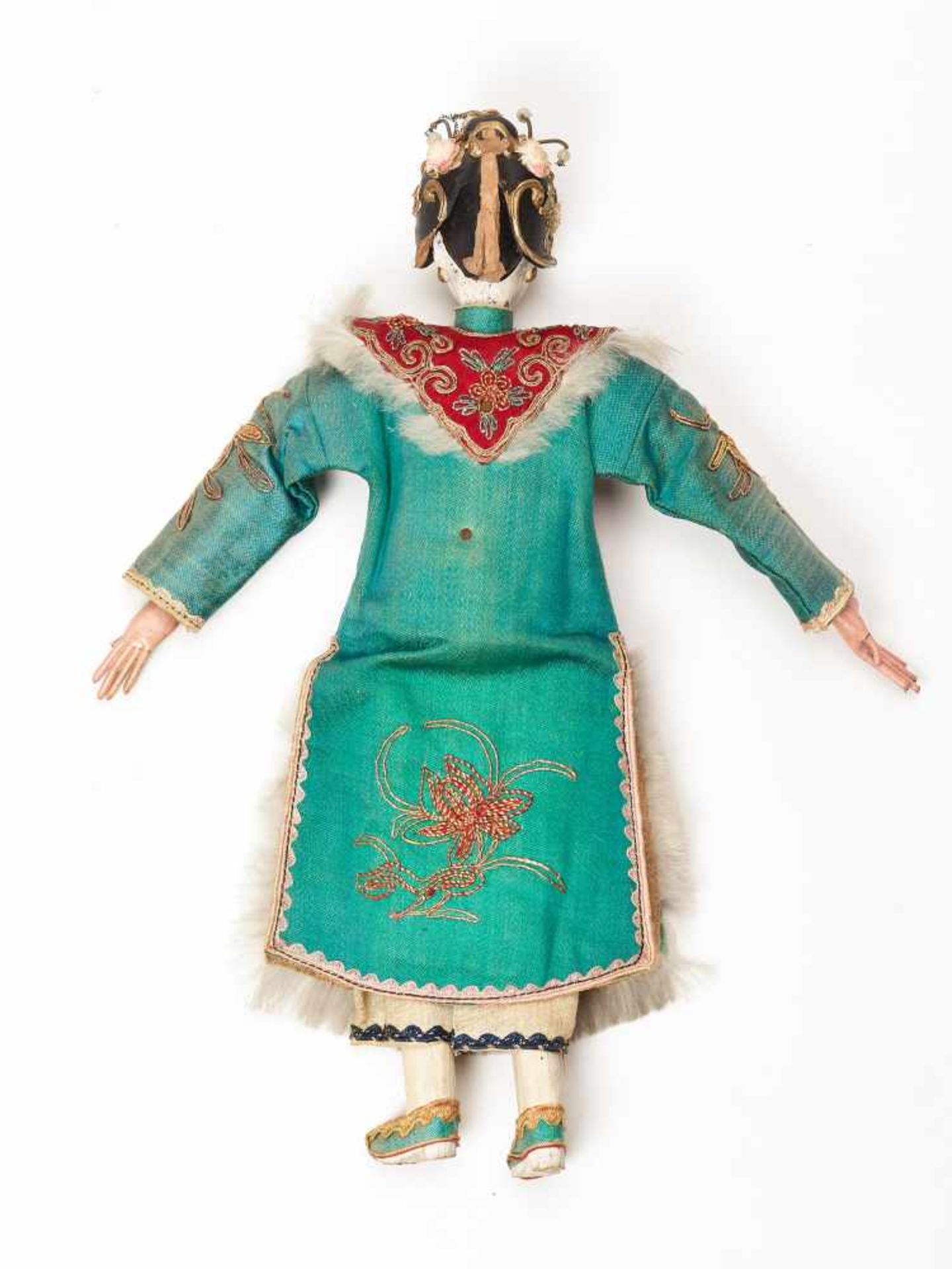 A PRECIOUS CHINESE PUPPET OF A MANCHU COURT LADY, QING DYNASTYWood, lacquer, fabric, silk, metal - Image 4 of 4