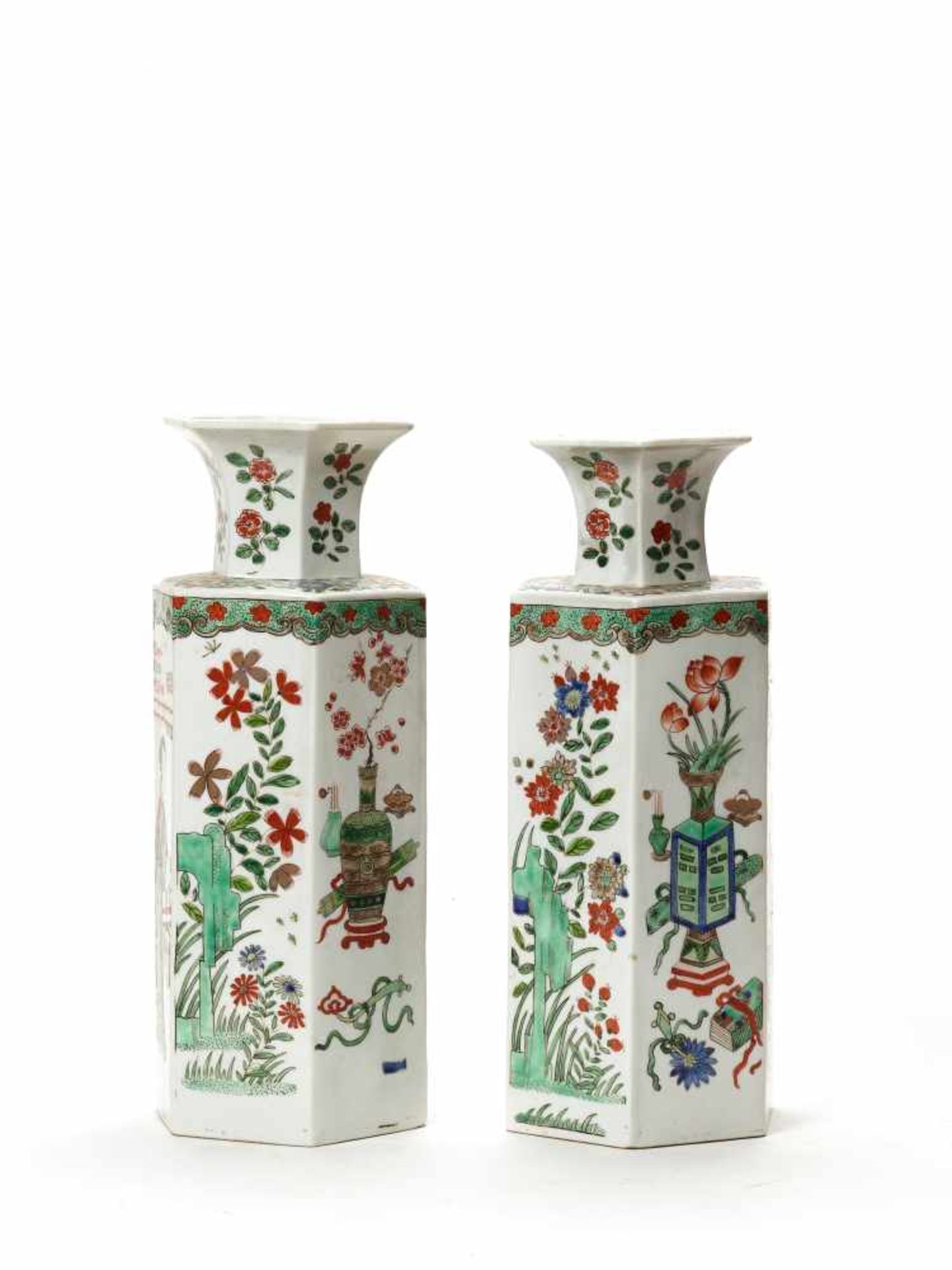 A PAIR OF CHINESE FAMILLE VERTE PORCELAIN VASES, 19TH CENTURYFamille verte porcelainChina, 19th - Bild 2 aus 5