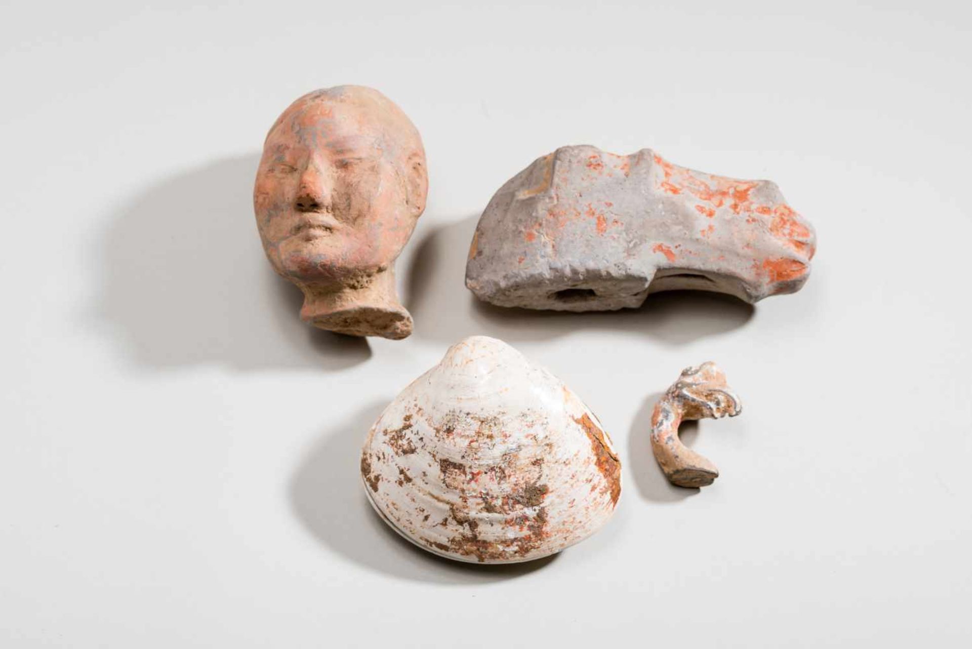 MIXED LOTTerracotta and shellChina, Han dynasty (206 BC-220 AD) and Tang dynasty (618-907)The head - Image 7 of 7