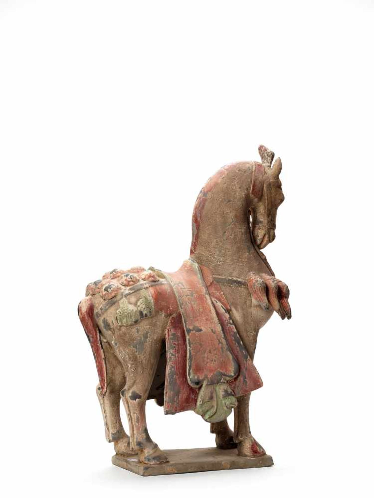 A LARGE AND RARE TERRACOTTA PRANCING HORSE, SUI DYNASTY (581-618)The skillfully modeled statue - Bild 3 aus 4