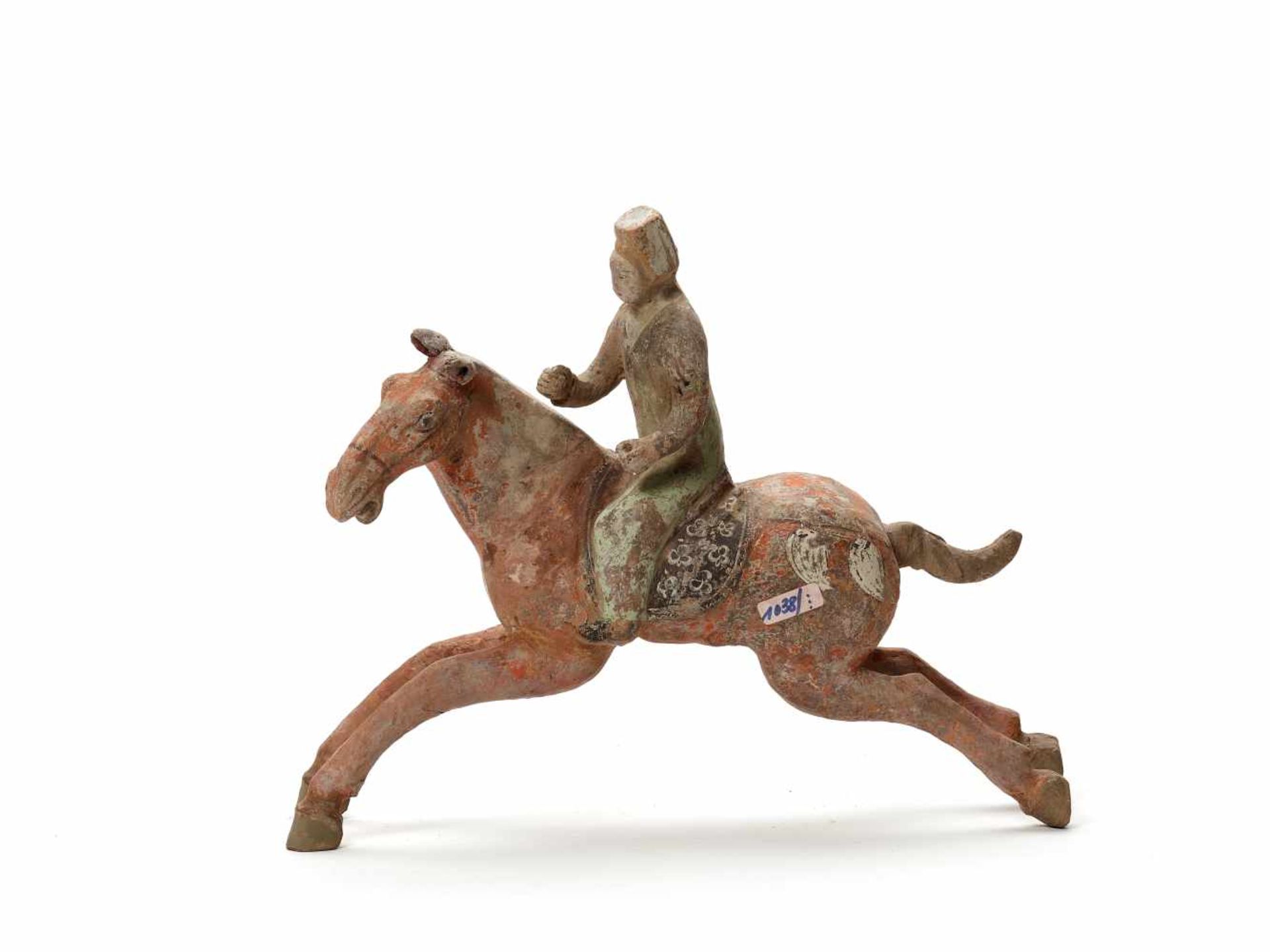 A RARE TERRACOTTA POLO RIDER, TANG DYNASTY (618-907)The skillfully modeled statue with remainders of - Image 2 of 4