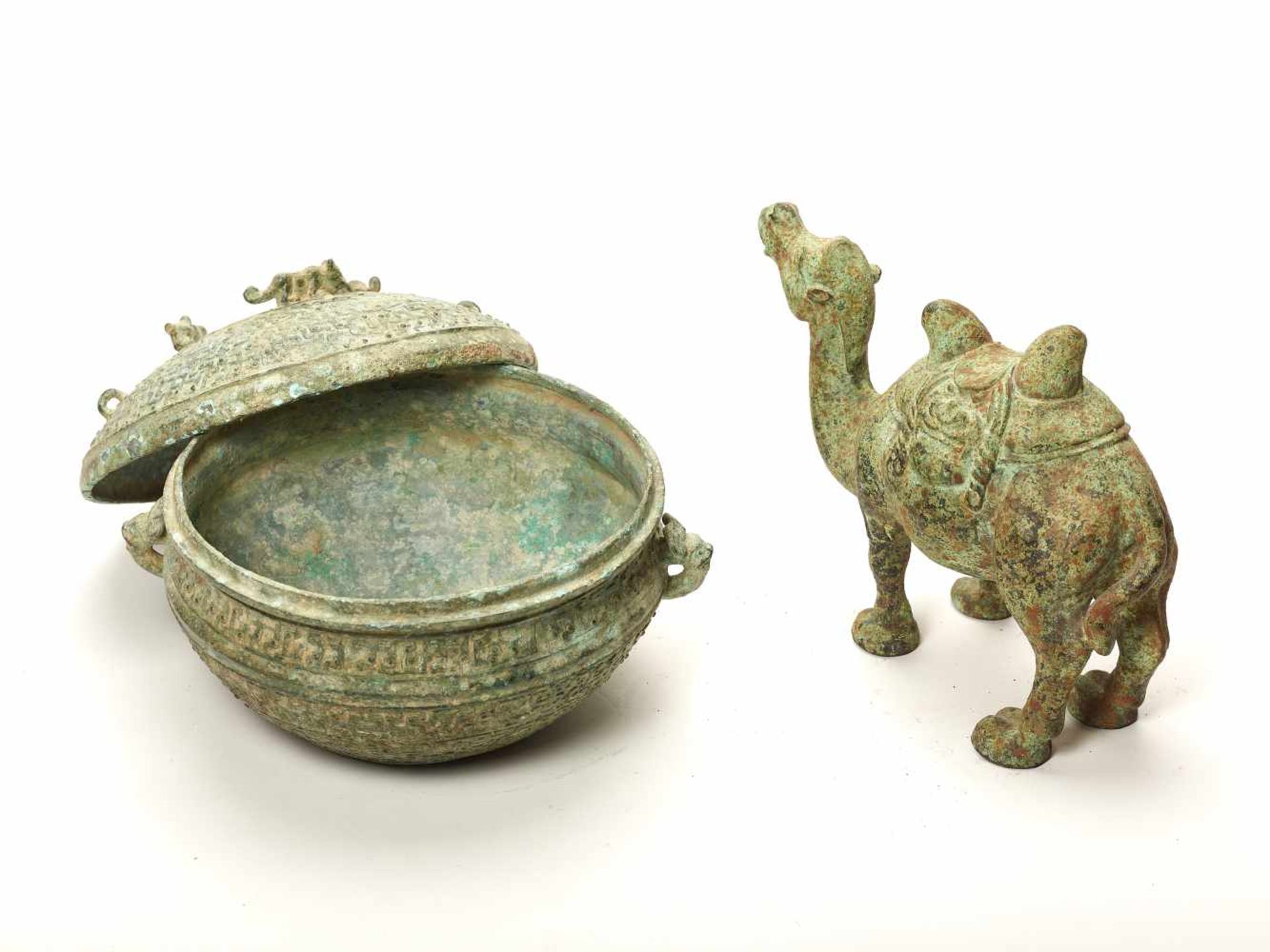 A TANG-STYLE BRONZE CAMEL AND A WARRING STATES BRONZE VESSSEL WITH COVERBronzeChina, style of Tang - Image 4 of 4