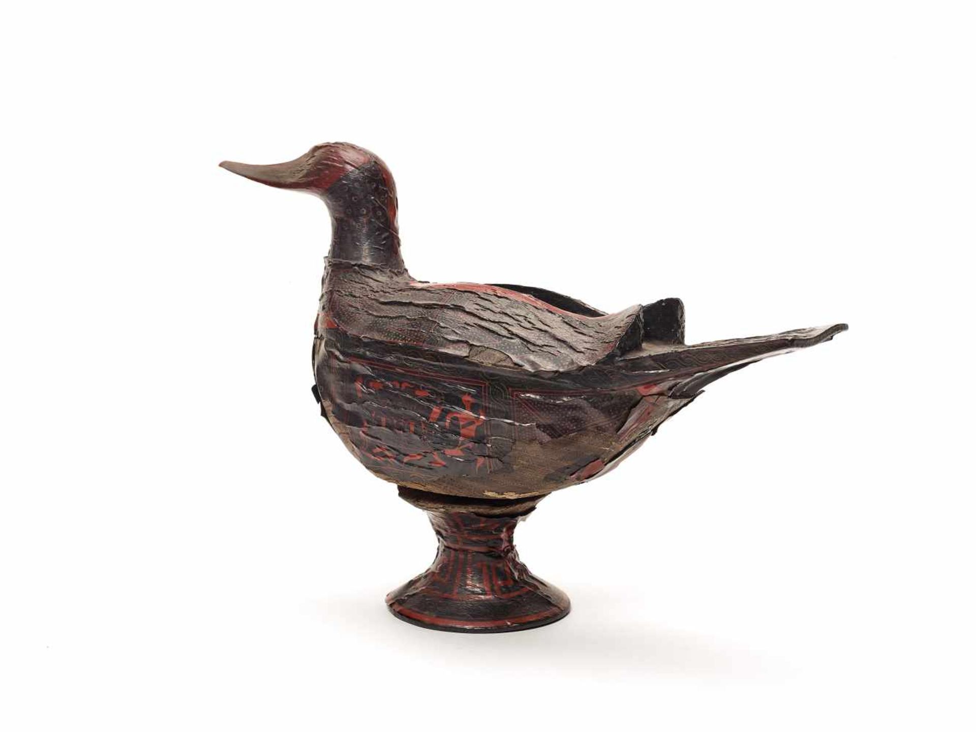 AN EXTREMELY RARE HAN DYNASTY LACQUER DUCK ON MATCHING STANDThe carved wooden bird with original - Image 2 of 4