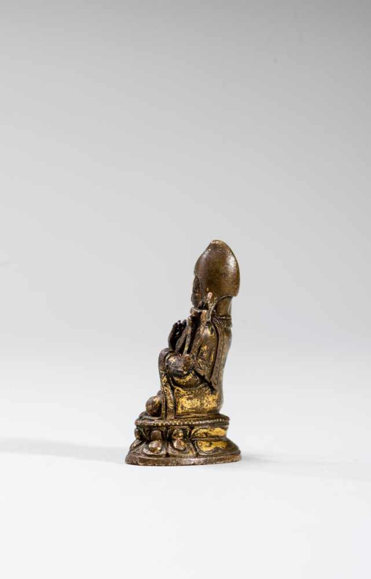 A SINO-TIBETAN MINIATURE BRONZE OF TSONGKHAPA, 18TH-19TH CENTURYBronzeTibet, 18th to 19th - Image 3 of 6