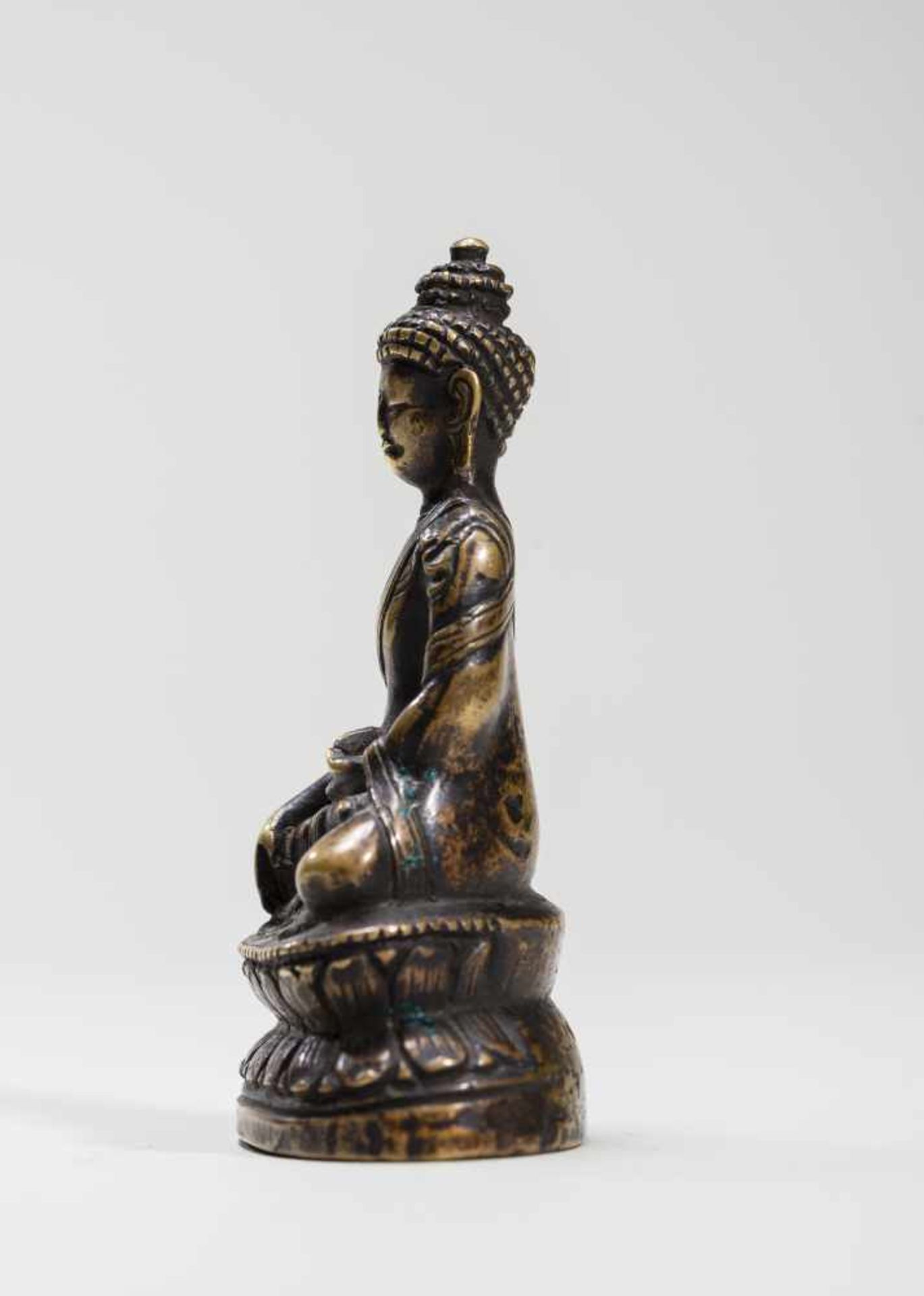 A MINIATURE BRONZE OF BUDDHA SHAKYAMUNI, 18TH-19TH CENTURYBronze Tibet, 18th to 19th centuryBuddha - Image 3 of 7