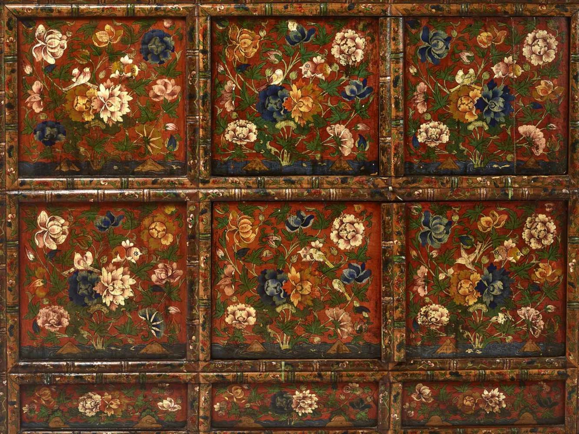 A RARE AND LARGE TIBETAN LACQUERED HARDWOOD CABINET, 19TH CENTURYNicely painted original lacquer - Image 5 of 5