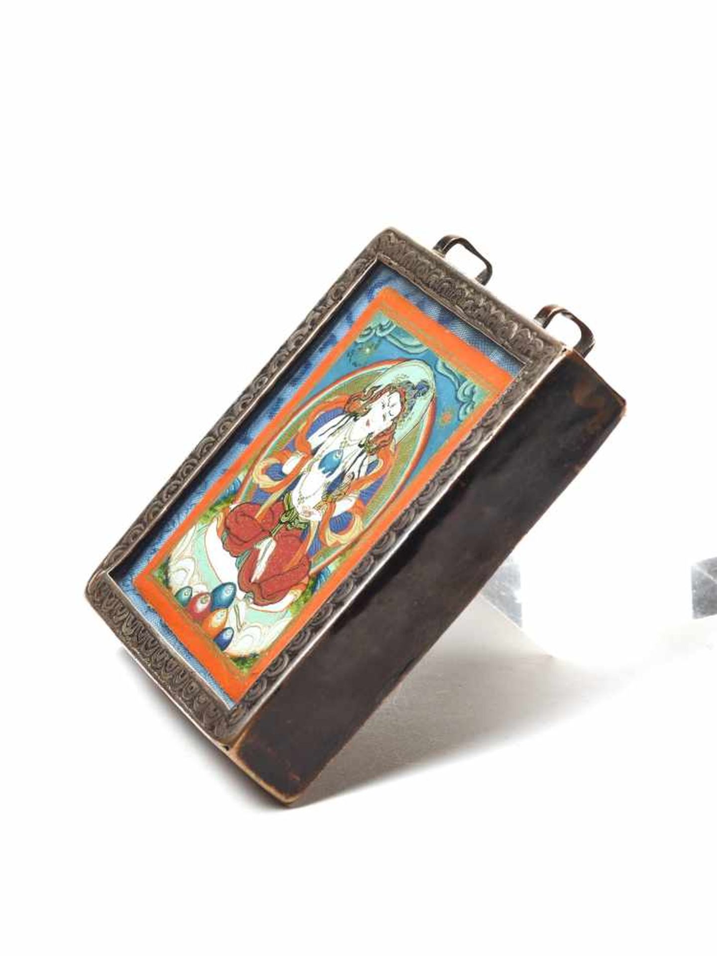 TIBETAN GAU BOX WITH WHITE TARA – LATE 19th CENTURY Colors on fabric, with a copper boxTibet, late - Image 3 of 4
